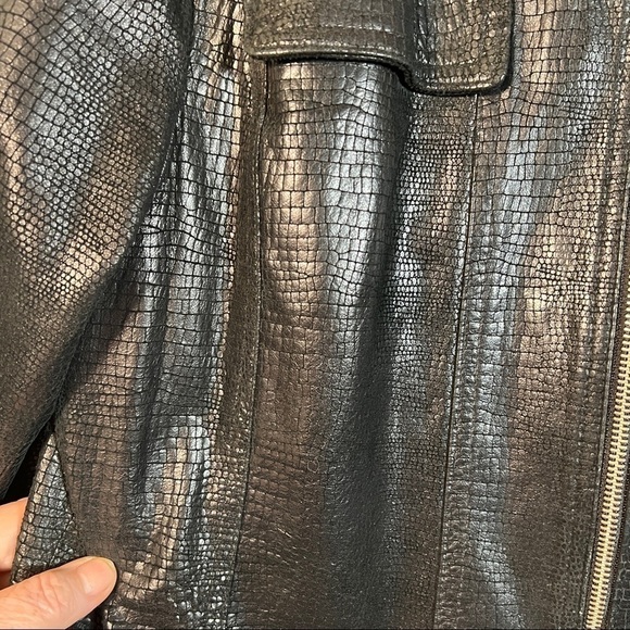 I.E. Black Leather Moto Jacket. Zip front, snap neck, no size tag. EUC see disc - Picture 6 of 10